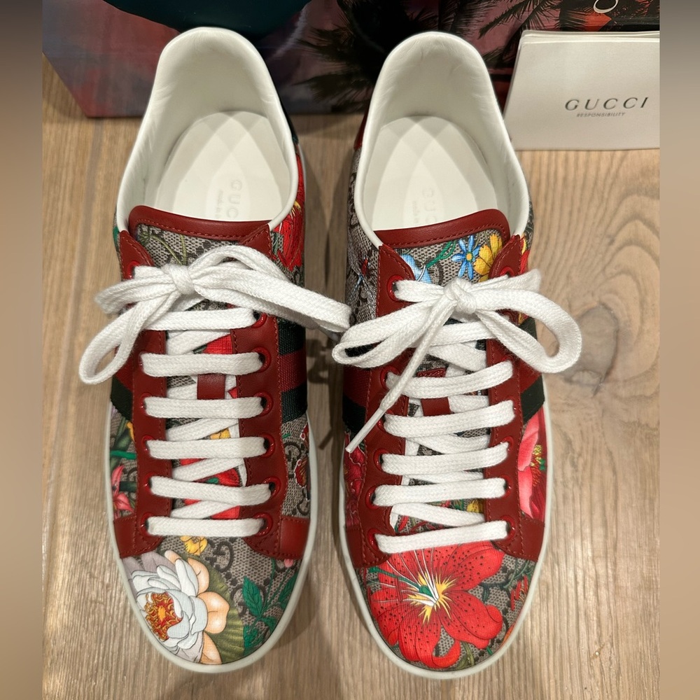 Gucci Supreme Flora Sneakers - Picture 2 of 13